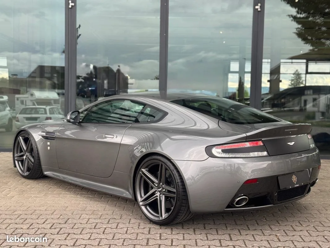 Aston Martin V12 Vantage 2012 photo 3