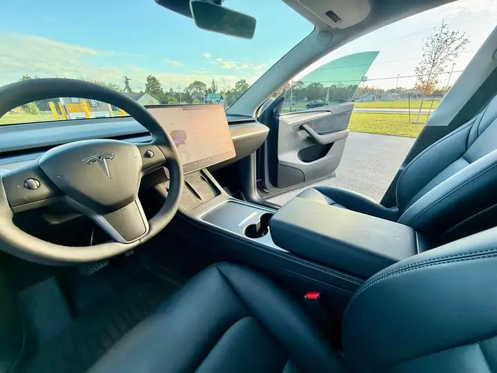 Tesla Model Y 2023 photo 4