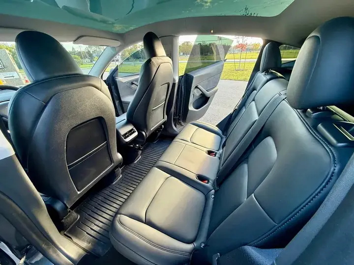 Tesla Model Y 2023 photo 5