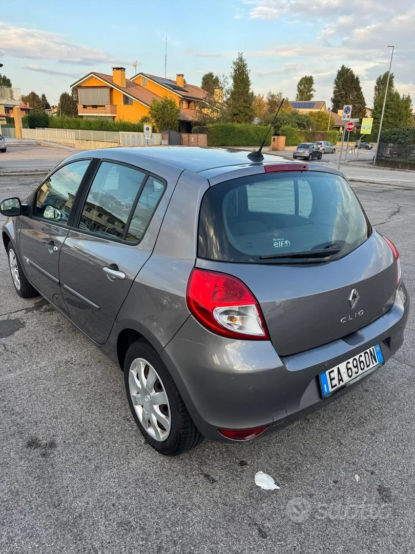 Renault Clio 2011 photo 4