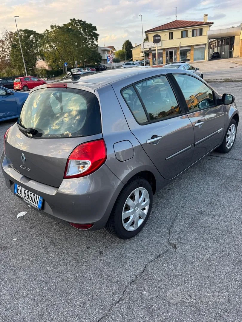 Renault Clio 2011 photo 3