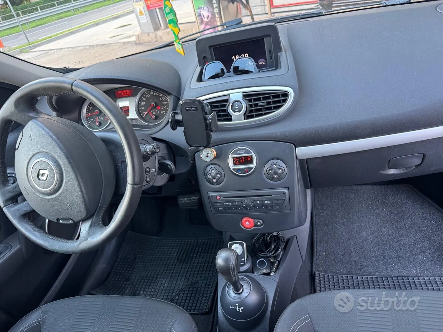 Renault Clio 2011 photo 5