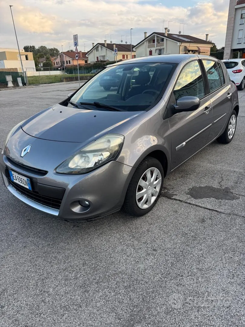 Renault Clio 2011 photo 2