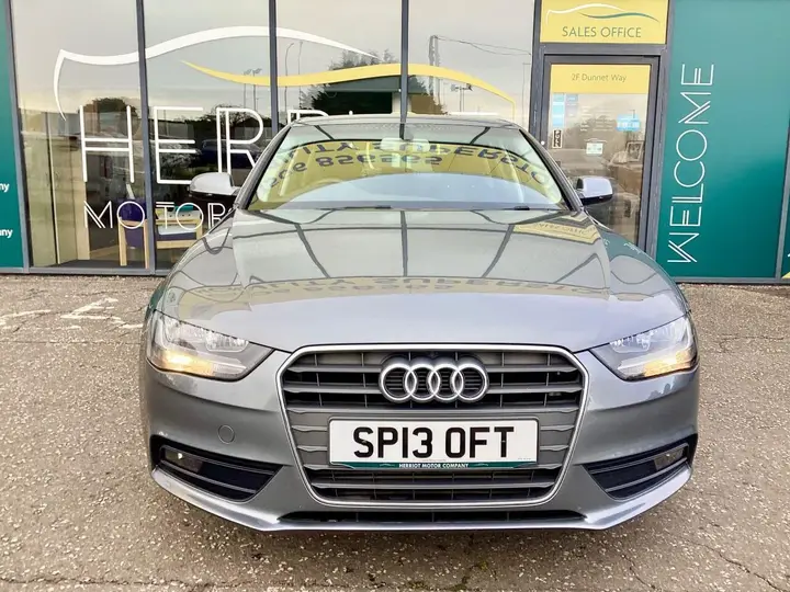 Audi A4 2013 photo 2