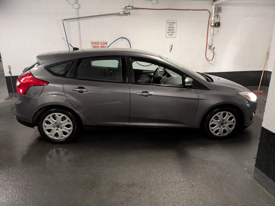 Ford Focus 2012 photo 2