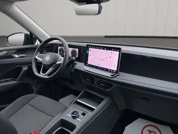 Volkswagen Tiguan 2024 photo 2