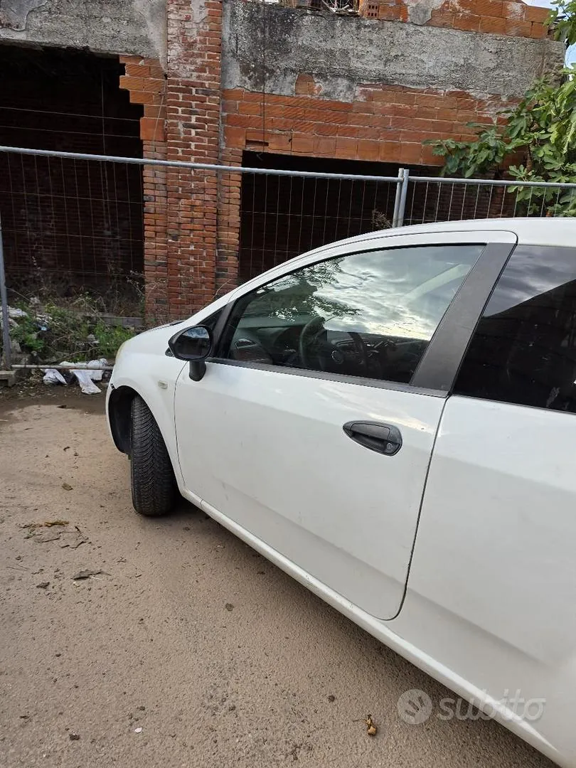 Fiat Punto Van 2008 photo 3