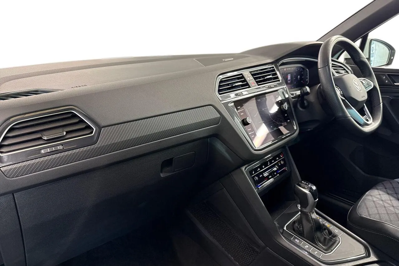 Volkswagen Tiguan 2024 photo 2