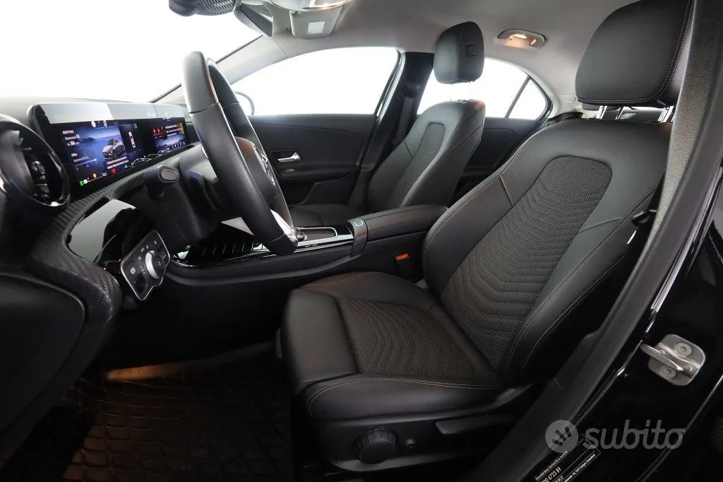 Mercedes-Benz A 180 2024 photo 2