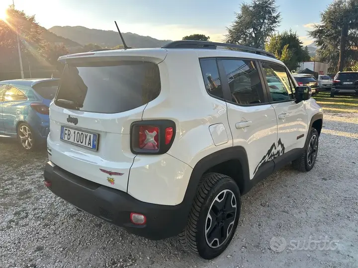 Jeep Renegade 2015 photo 4