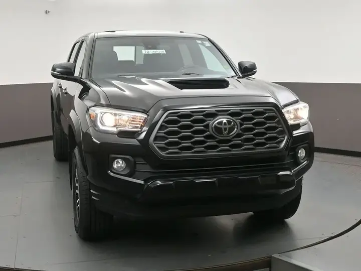 Toyota Tacoma 2021 photo 2