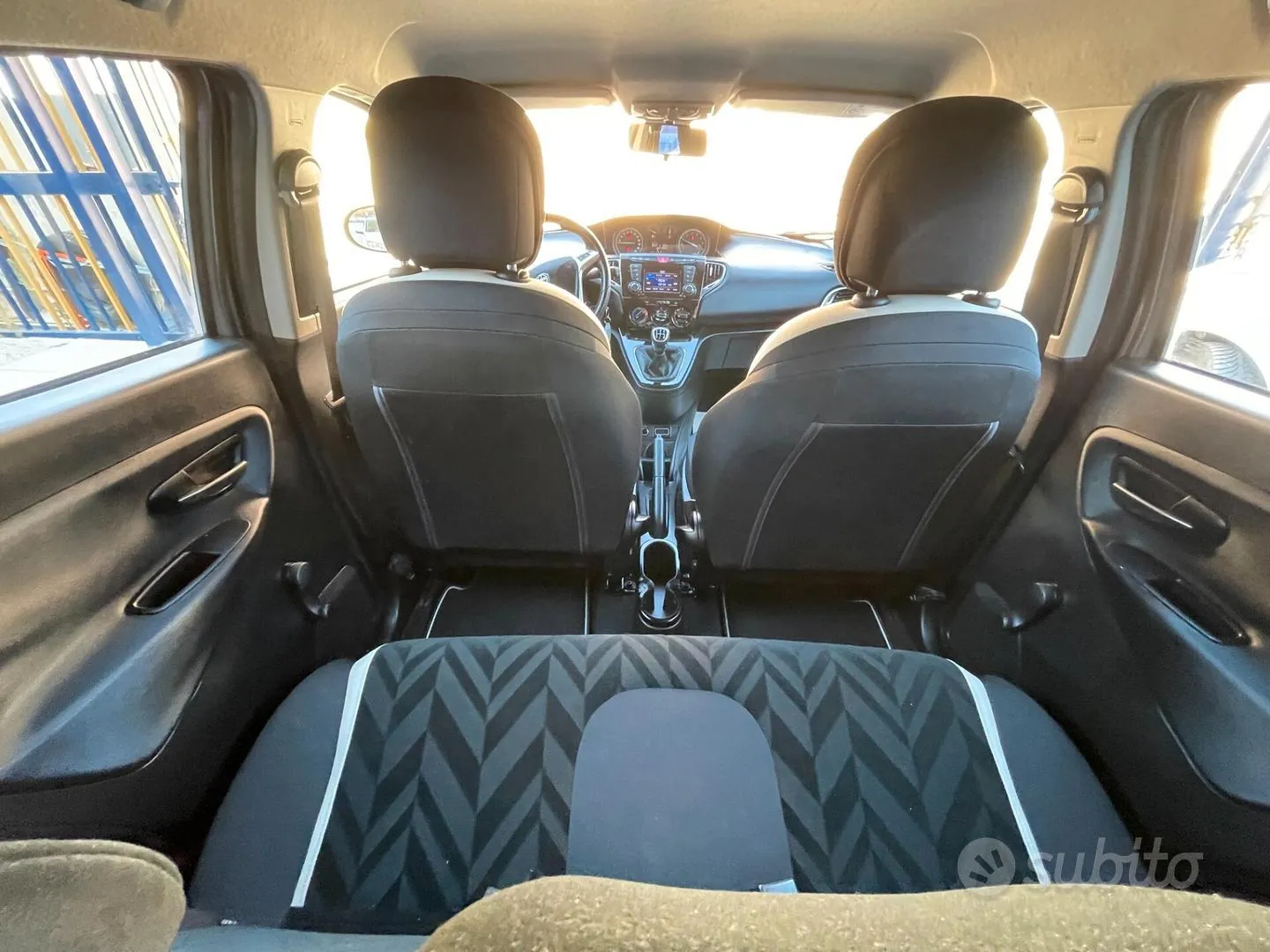 Lancia Ypsilon 2016 photo 2