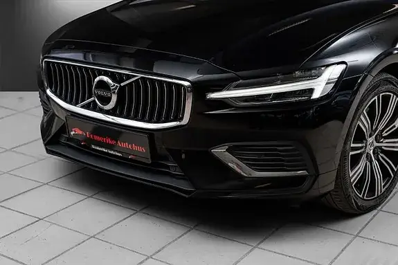 Volvo V60 2022 photo 2
