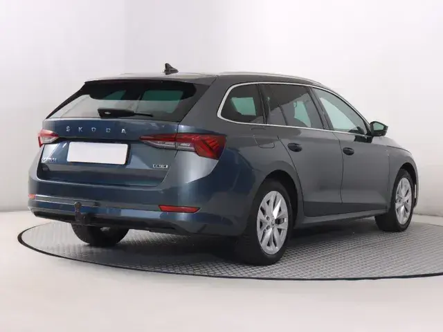 Skoda Octavia Combi 2021 photo 4