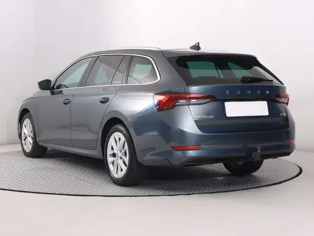 Skoda Octavia Combi 2021 photo 3