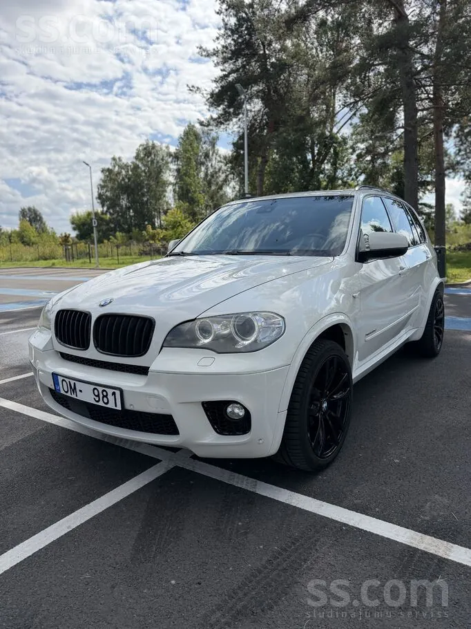BMW X5 2011 photo 2