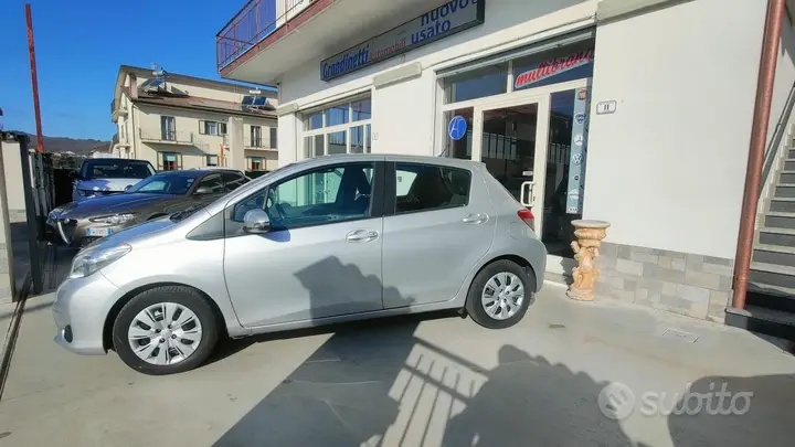 Toyota Yaris 2013 photo 3