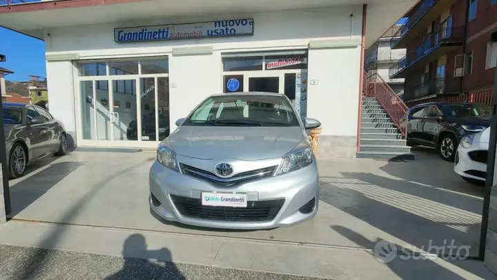 Toyota Yaris 2013 photo 2