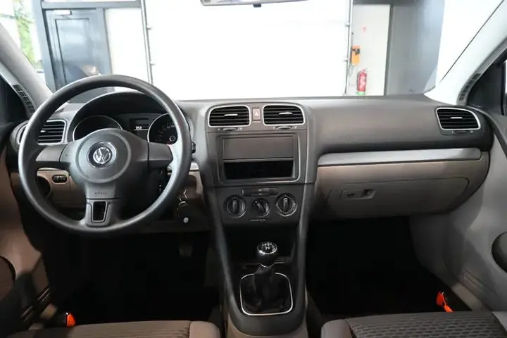 Volkswagen Golf 2009 photo 2