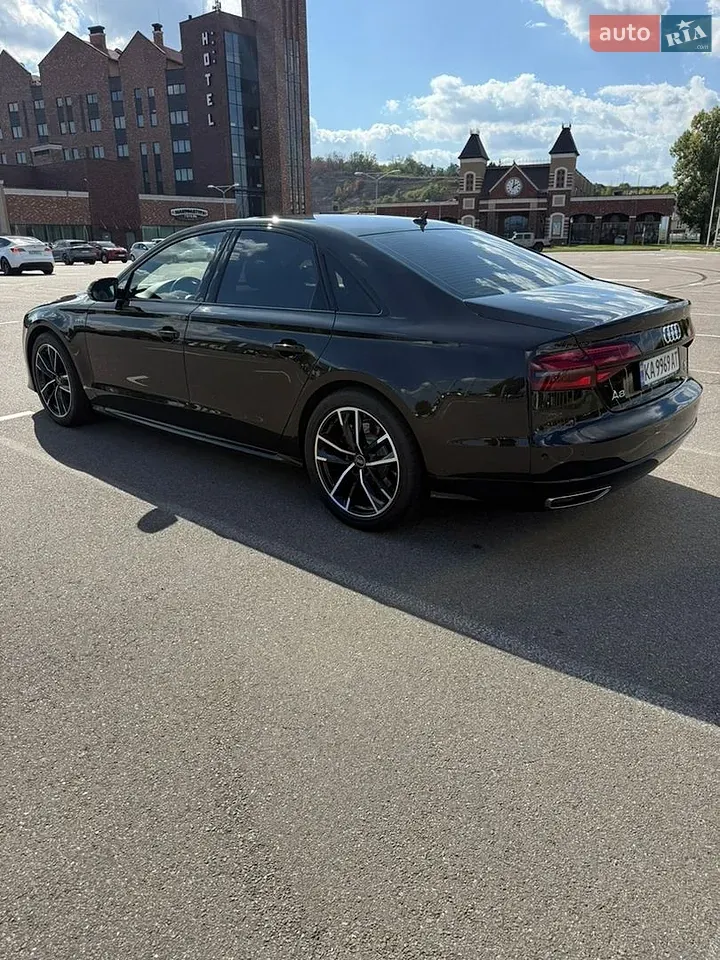 Audi A8 2017 photo 5