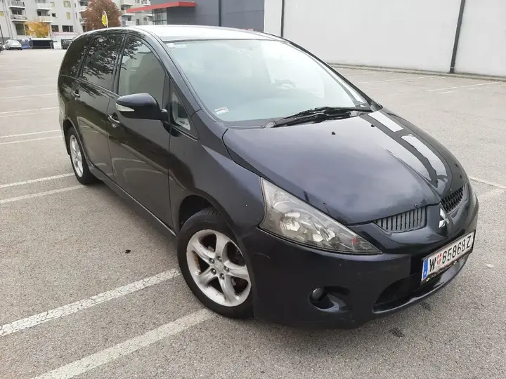 Mitsubishi Grandis 2005 photo 3