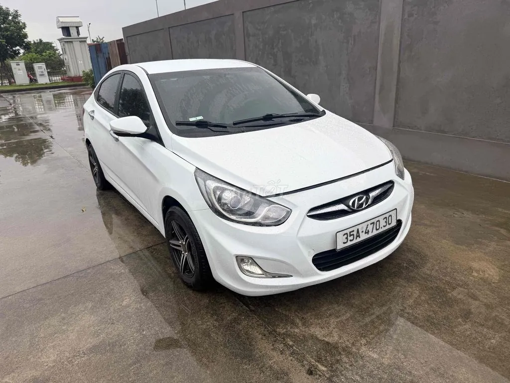 Hyundai Accent 2011 photo 2
