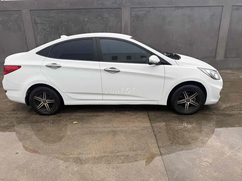 Hyundai Accent 2011 photo 3