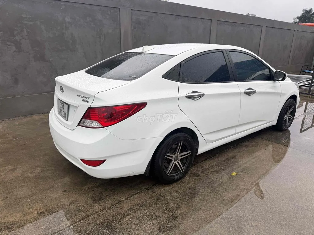 Hyundai Accent 2011 photo 4