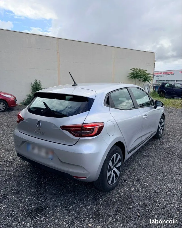 Renault Clio 2023 photo 2