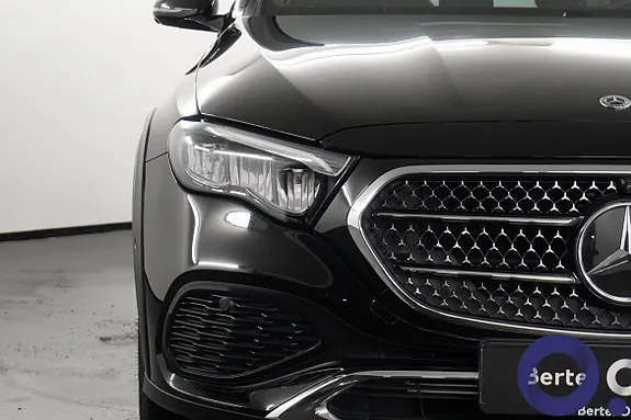 Mercedes-Benz E300 De 2025 photo 3