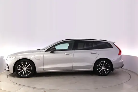 Volvo V60 2025 photo 2