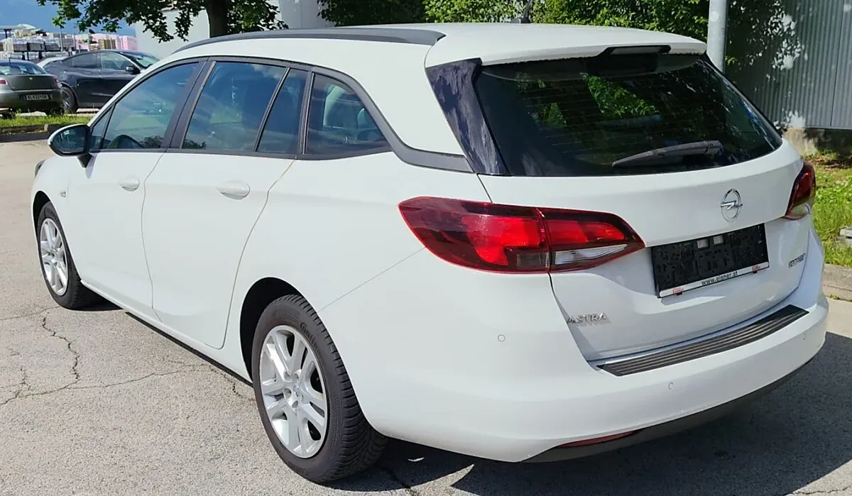 Opel Astra 2019 photo 2