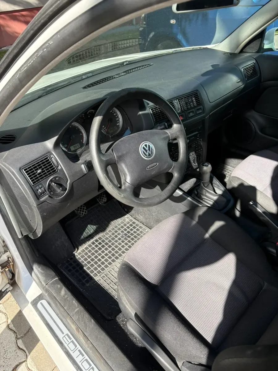 Volkswagen Golf 2002 photo 3