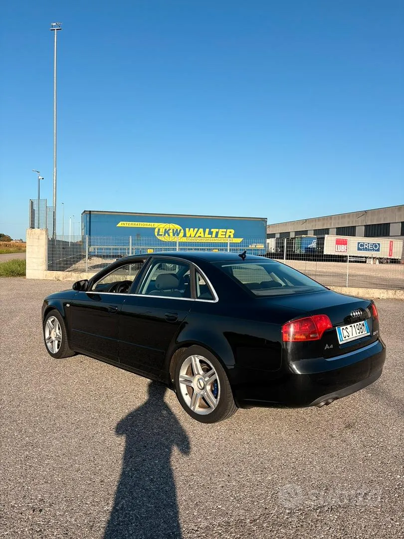 Audi A4 2004 photo 2