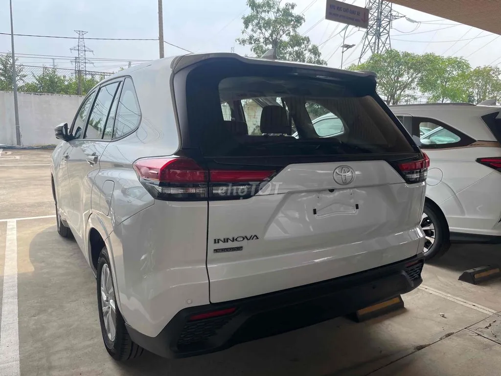Toyota Innova Cross 2026 photo 2