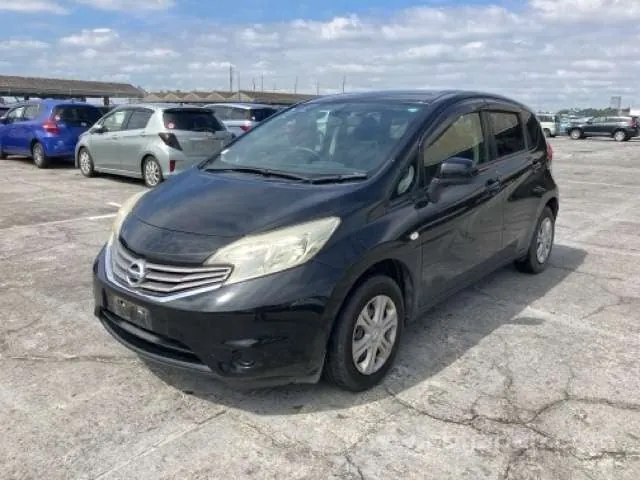 Nissan Note 2013 photo 2