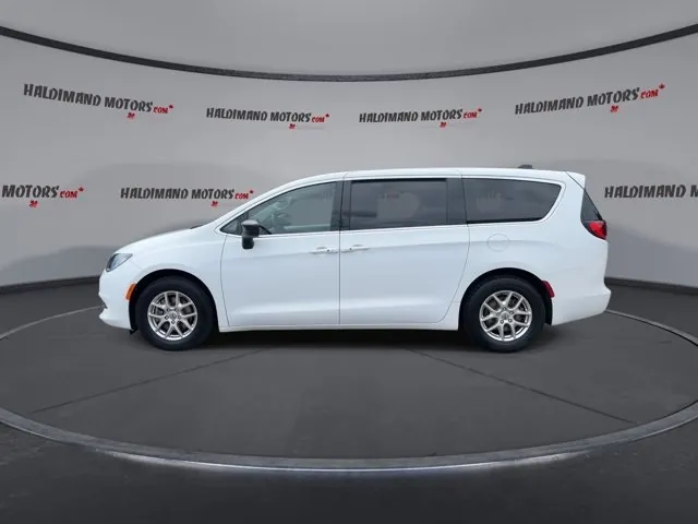 Chrysler Grand Caravan 2024 photo 5