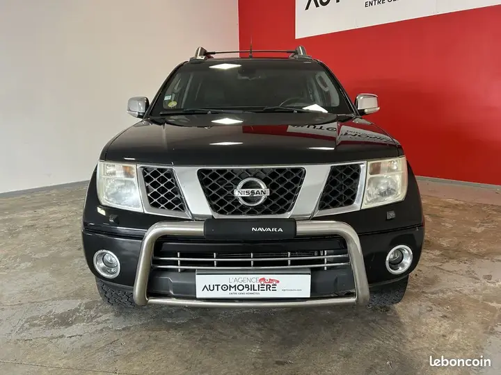 Nissan Navara 2010 photo 2