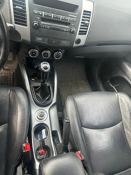 Mitsubishi Outlander 2011 photo 5