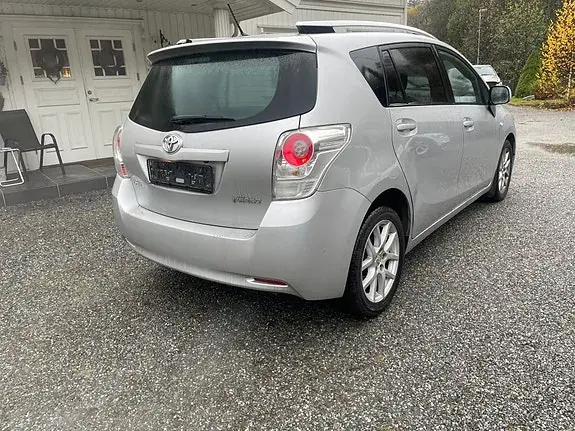 Toyota Verso 2012 photo 2