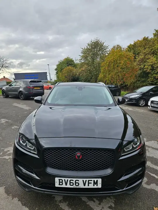 Jaguar F-Pace 2016 photo 2