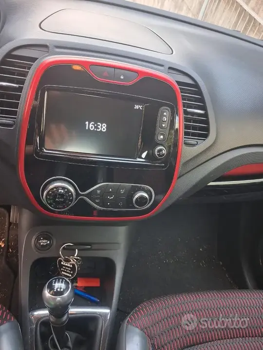 Renault Captur 2015 photo 2