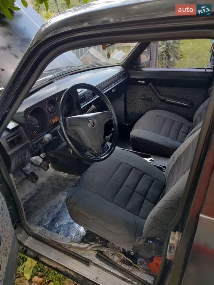 Gaz Volga 1993 photo 2