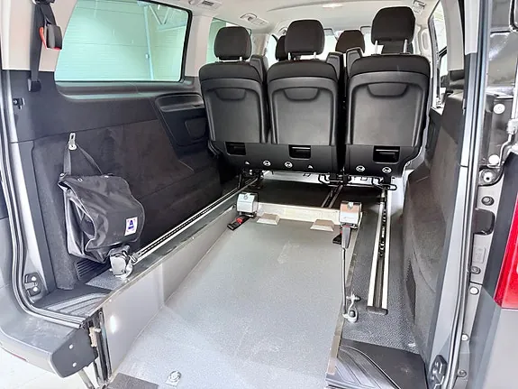 Mercedes-Benz Eqv 2024 photo 5