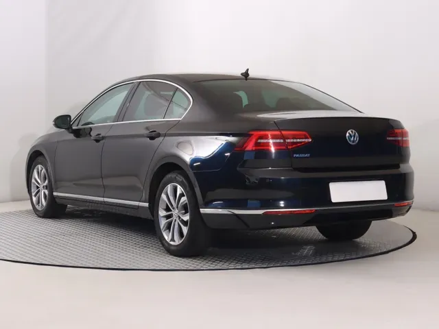 Volkswagen Passat 2018 photo 3