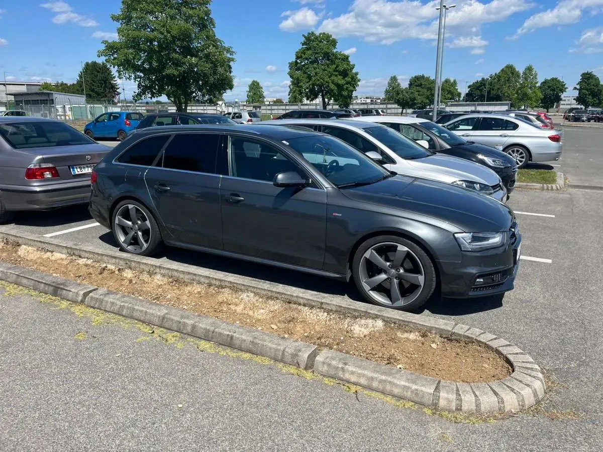Audi A4 2013 photo 2