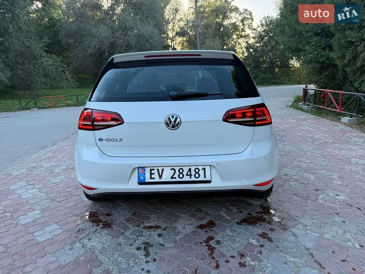 Volkswagen E-Golf 2015 photo 2