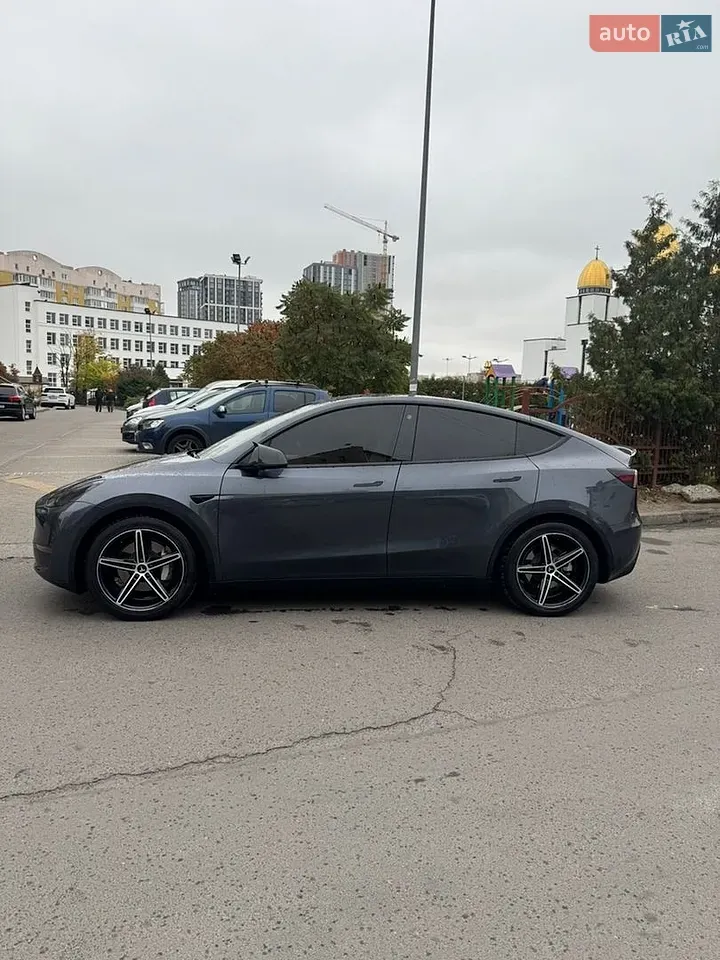 Tesla Model Y 2023 photo 3