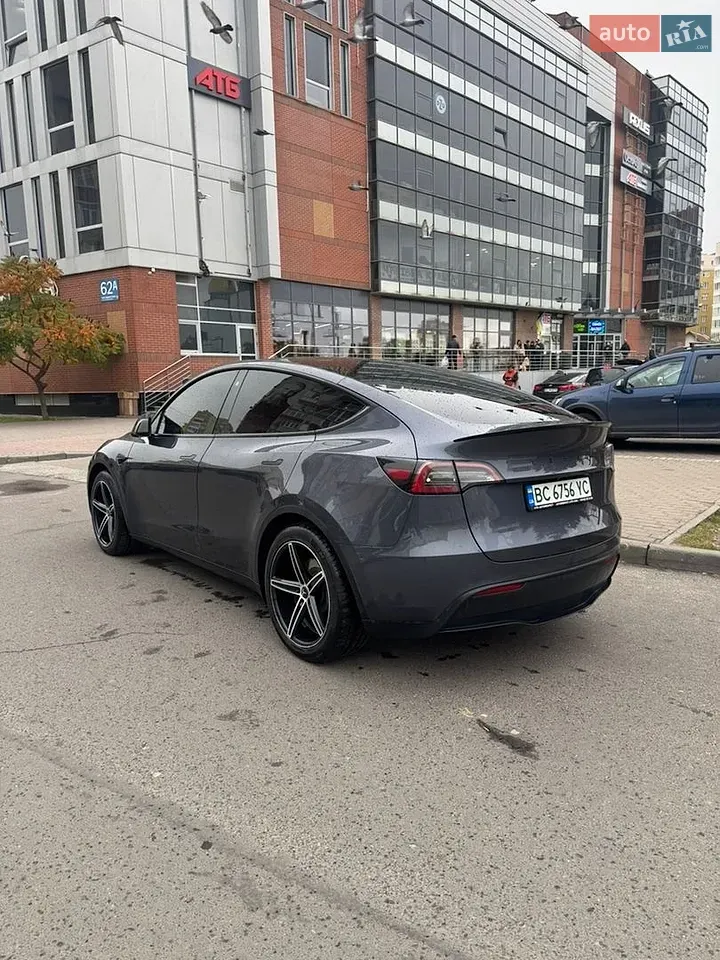 Tesla Model Y 2023 photo 4