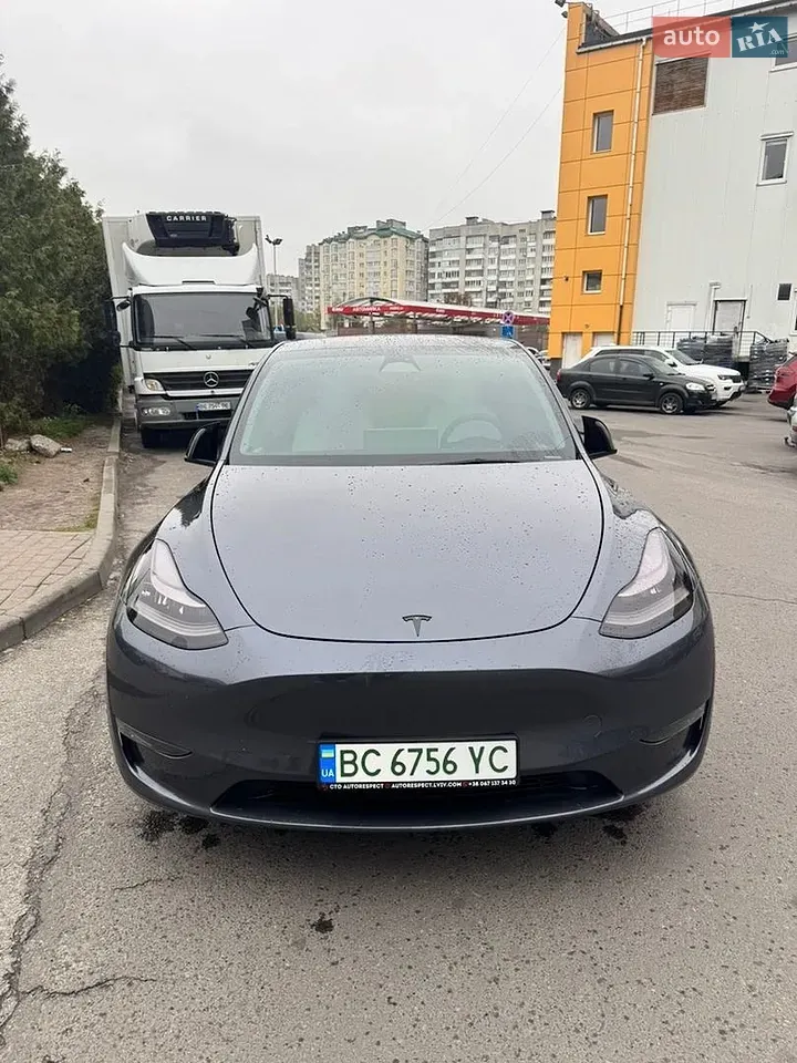 Tesla Model Y 2023 photo 2